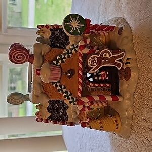 PartyLite Gingerbread Cottage